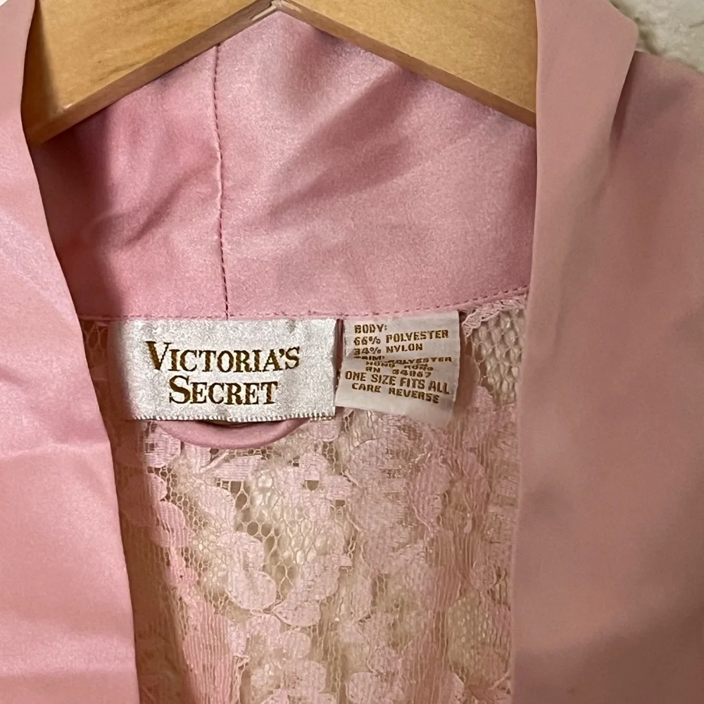 Victoria’s Secret | Vintage gold label lace robe size medium - Picture 2 of 7